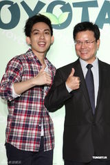 组图：林宥嘉清爽出席代言活动 入围金曲男歌手奖