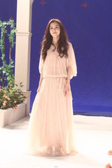 组图：范玮琪为公益歌曲拍摄MV 个唱邀吴佩慈站台