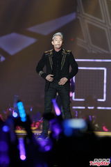 组图：Super Junior唱响香港 歌迷尖叫声不绝