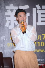 组图：陈奕迅被歌迷催减肥 欲创50场个唱纪录