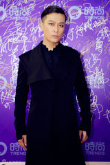 组图：众星冬夜闪耀时尚大典 倪妮甜美梁静霸气