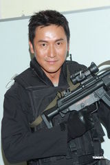 组图：宣萱马德钟等《飞虎》举枪宣传大结局