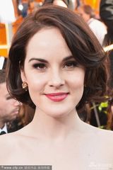 组图：金球奖红毯 《唐顿庄园》大小姐清新复古