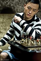 组图：吴健拍文艺写真 睿智男人显熟男风范