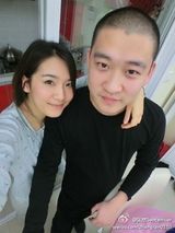 组图：曹云金24岁漂亮女友私房照曝光