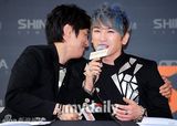 组图：韩国偶像组合神话15周年演唱会