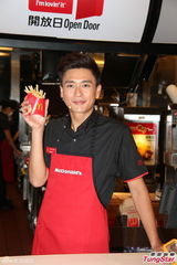 组图：黄宗泽力挺旧爱胡杏儿 不信对方拉低收视