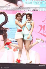 组图：BY2为新EP和写真造势 超短裙秀美腿