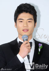 组图：韩惠珍寄诚庸完婚秀恩爱 蜜月将延后