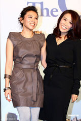 组图：蔡健雅三月开唱那英站台 两人台上跳舞