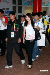 高清：郭晶晶运动装亮相 全程微笑秀发优雅飘逸