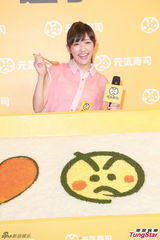 组图：AKB48渡边麻友访港大送飞吻 与粉丝握手