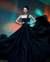 高清组图：戚薇圣诞大片曝光 黑色花朵温暖绽放