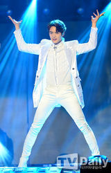 组图：少时等热爆首尔歌谣大奖 EXO大赢洒泪