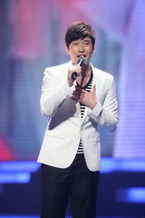 高清组图：新浪网络盛典 满江献唱《中华诵》