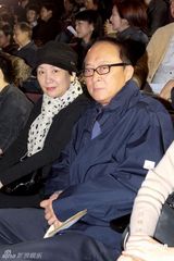 幻灯图：电影人冯琳追思会举行 鲍起静等到场悼念