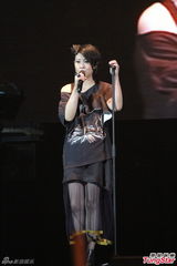 组图：刘若英分享爱情体会 自曝恋爱失败多次