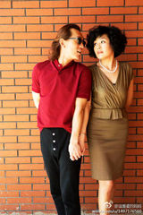 组图：哈文晒全家福 李咏扮帅爸女儿俏丽