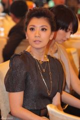 高清：高圆圆刘晓庆助阵慈善大典 董洁夫妇恩爱登场