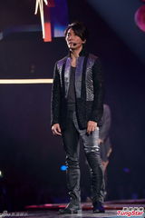 组图：古惑仔五子开唱显本色 伊健小春示爱太太