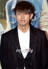 组图：韩片《Acoustic》试映会 女星申世京精致亮相