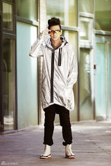 高清图：陈晓东黑超加面酷感写真 演绎超时空侠客