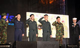高清图：韩国演艺士兵演唱会 KARA和f(x)到场助兴