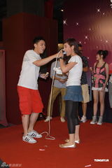 组图：新剧《爱.回家》宣传 众星现场互喂雪糕