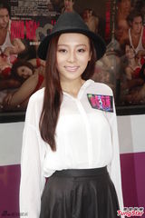 组图：夜蒲女许亦妮抛胸抢镜 何佩瑜自称被非礼