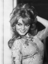 幻灯图：欧美女星5月封面汇 杰西卡辛普森素颜写真