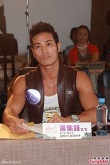 组图：亚洲小姐选拔深圳面试 选手身段招数各异