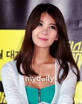 组图：韩女星宣传情色片 爆乳性感撑开拉链