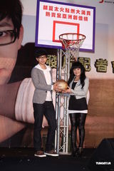 组图：胡夏趁胜追击推新辑 戴爱玲为其发片站台