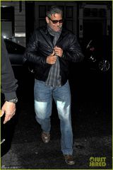 组图：52岁克鲁尼型男风采 鬓发苍白难掩老态