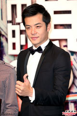 组图：姚元浩隔空索假期共欢 王心凌甜笑回应