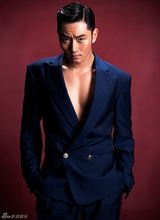 组图：李东学新写真诠释优雅精英男 展绅士风度