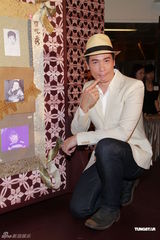 组图：徐子淇疑似走光引媒体狂拍