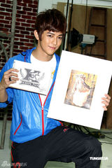 幻灯组图：汪东城代言运动服装 想开画展秀绘画天份