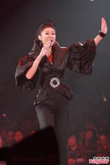 组图：叶倩文一家三口合唱 林青霞素颜到场欣赏