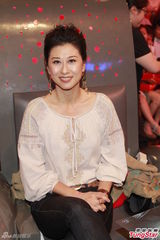 组图：李克勤谭咏麟老友相见录制《星梦传奇》