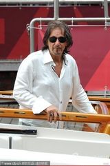 组图：《王尔德-莎乐美》发布会 导演获查斯坦献吻