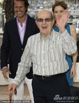 《安吉里卡奇遇》记者会 导演曼努埃尔携妻上阵