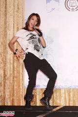 组图：范玮琪温暖献唱 袁咏琳热舞秀曲线