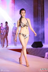 组图：亚姐大中华赛区泳衣秀 爆乳美腿一览无余