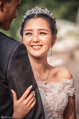 组图：何洁《我们结婚吧》MV再现甜蜜婚礼