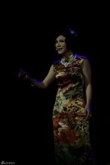 高清：《茉莉花》中西混搭引争议 谭晶带病开唱