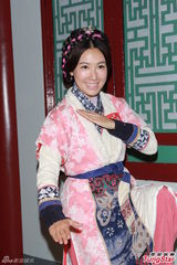 组图：马国明为宣传无惧绯闻 李诗韵秀一字马