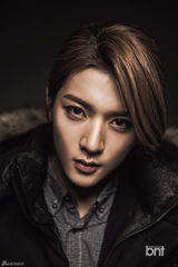 高清组图：韩团NU'EST冬季写真大秀美少年范儿