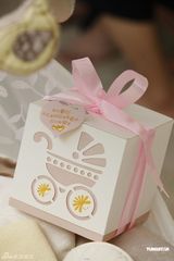 组图：谷祖琳剖腹产女取名刘心 新生女儿笑容甜