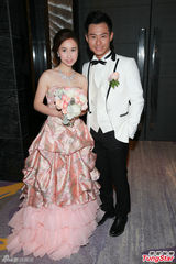 组图：胡杏儿钟嘉欣着古装贺杨潮凯江叮叮婚礼